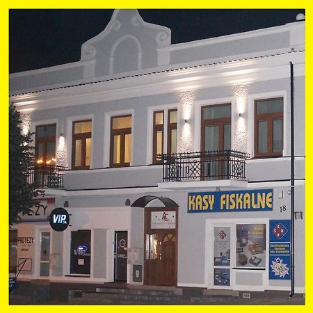 Apartamenty Ostrowiec - Pokoje Goscinne Centrum ออสตรอเวียตซ์ชเวียนตอกชิสกี ภายนอก รูปภาพ